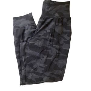 Athleta Salutation camo jogger size medium
